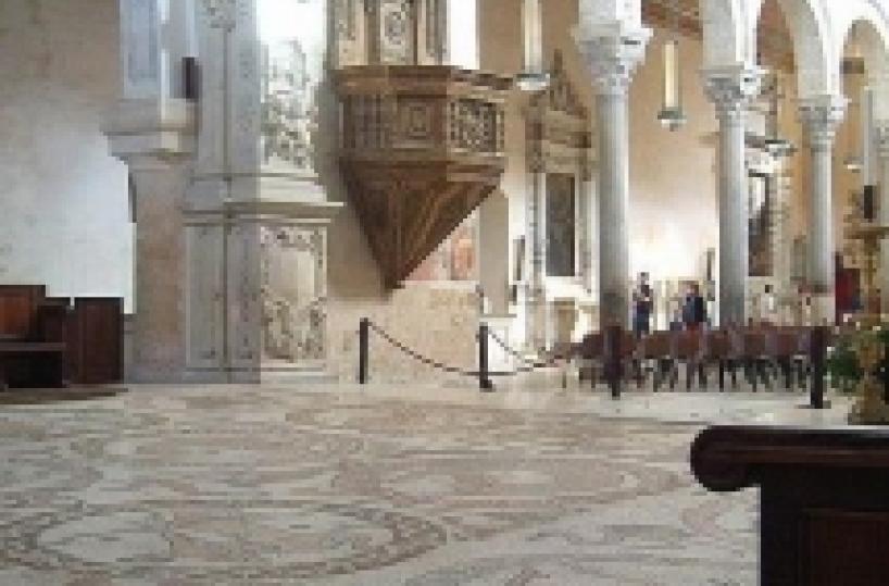 Funghi e tarli sulle navate la Cattedrale di Otranto  chiusa dal 3 novembre