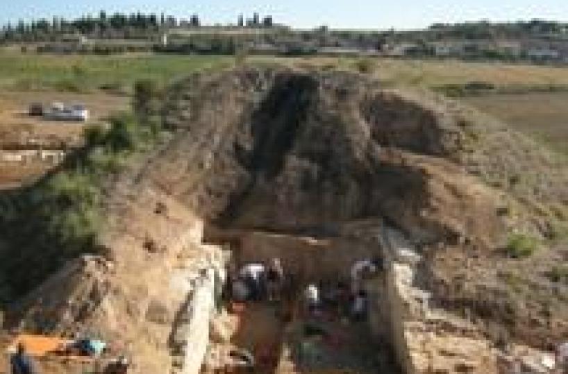 Etruscan necropolis yields fresh discoveries