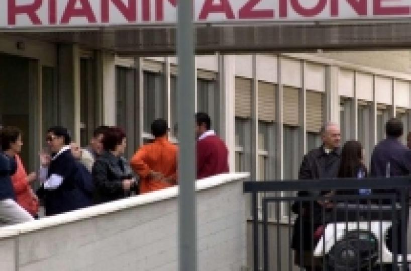 Policoro, partorisce due gemelli e muore Sospeso il medico al via tre inchieste