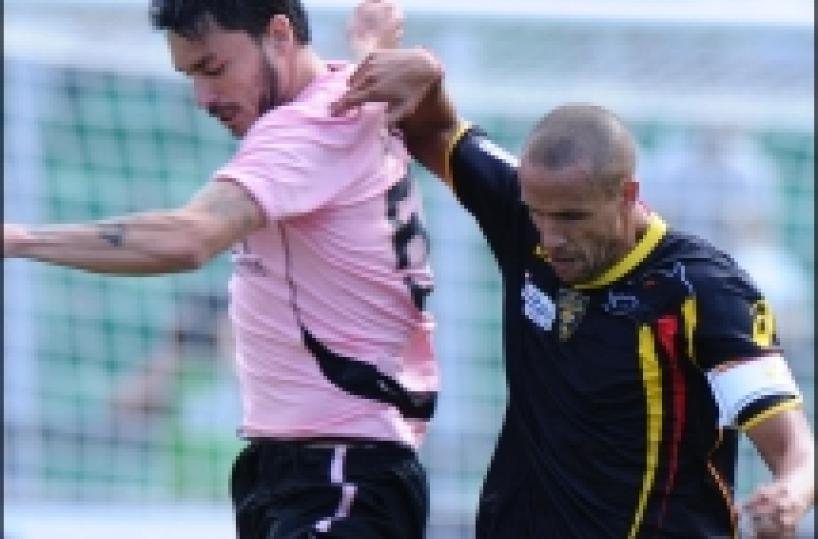 Piovono gol a Palermo col Lecce 2-2