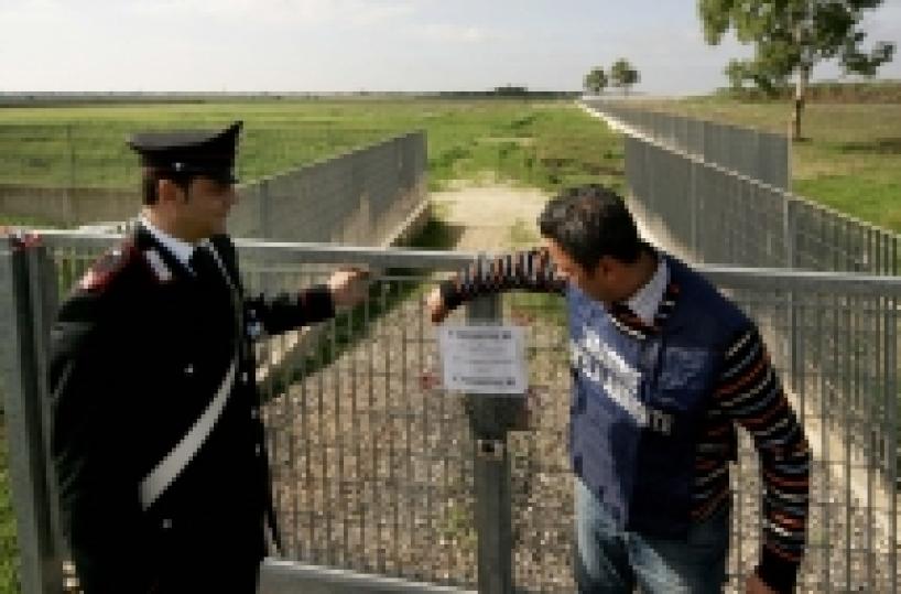 Il depuratore perde: Cc a Oria scoprono palude di escrementi