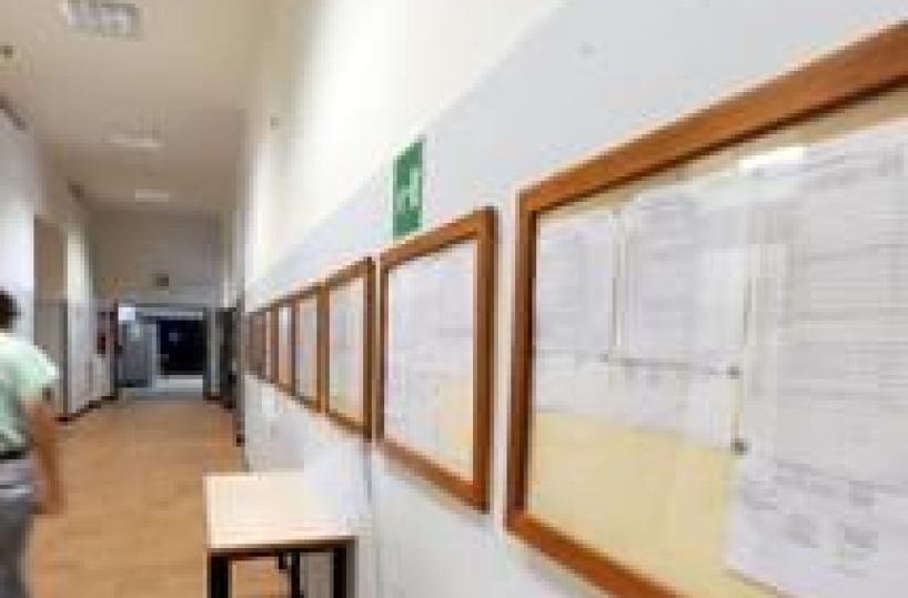 Scuola: gioco con coltello,13enne ferito