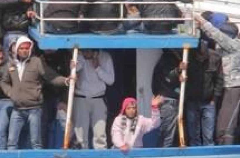 Migranti su veliero, sono 48 curdi