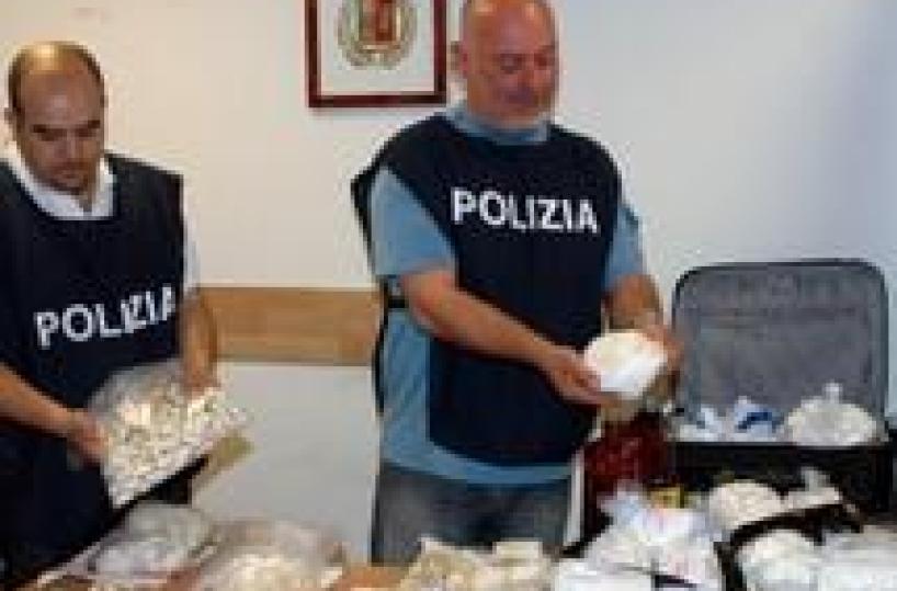 Droga: blitz di polizia a Parma