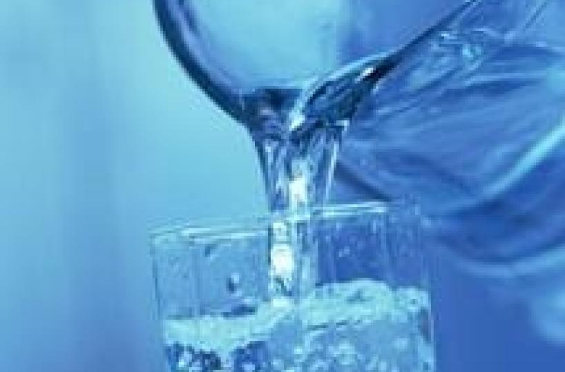 «Bere acqua di rubinetto fa diventare intelligenti» Pesce d'aprile..o forse no