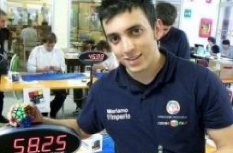 Il più bravo d’Italia con il «cubo di Rubik» è un 19enne di Lauria
