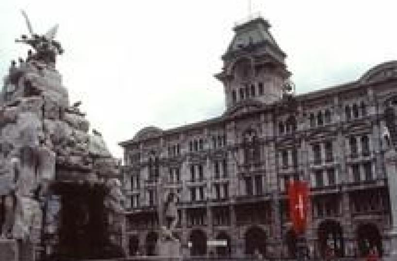 Trieste, Pdl: bus Pd per italiani estero