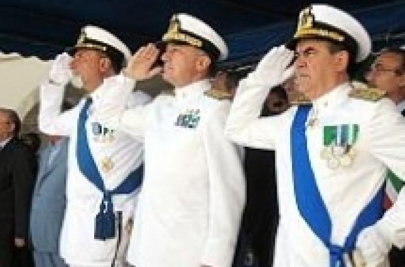 Uomo 68enne muore d'infarto&nbsp; nel Car Maricentro di Taranto mente il figlio fa il giuramento