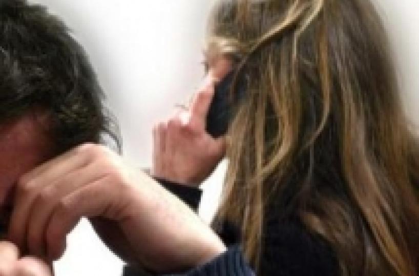 Sedicente psicologo molestava donne con chiamate porno