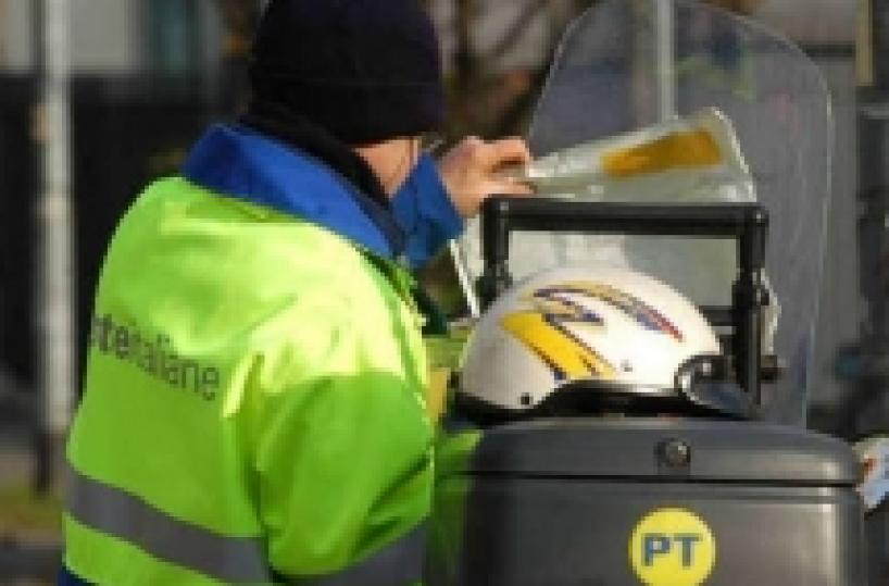 Postino a singhiozzo, fermauna tonnellata di lettere