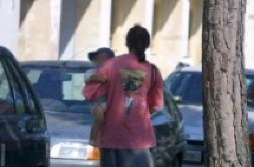 Costretta a medicare con bimba di 10 mesi denunciato un rumeno