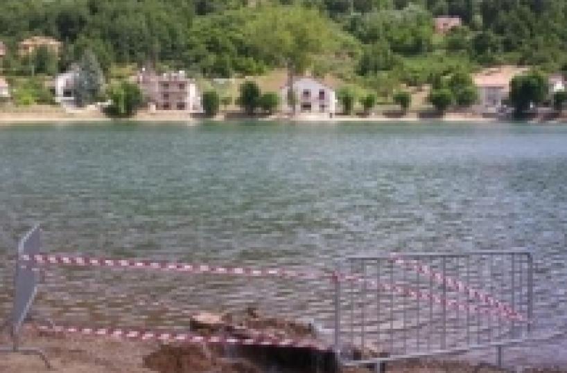 Una voragine sta prosciugando il lago Sirino