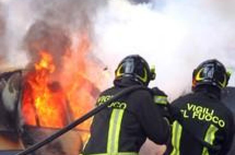 Apricena, incendiata nella notte l'auto del vicepresidente di una cooperativa agricola 