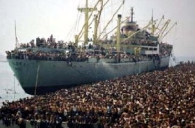 L'arrivo della Vlora nel '91 «Il mio Enrico, il sindaco  che disse no al lager»