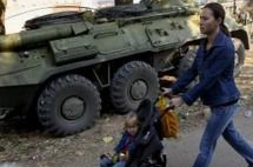 Kosovo: Kfor rimuove barricata dei serbi