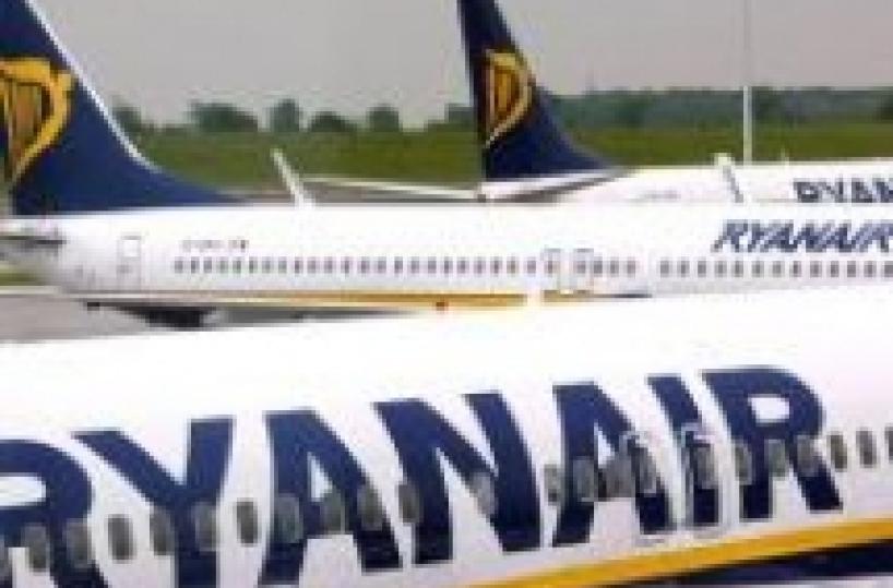 Passeggeri «bloccati» 4 ore a Bari su aereo Ryanair per la Grecia "L'acqua? Compratela"