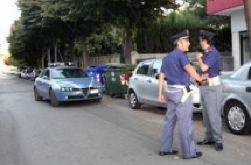 Lecce, automobilista ferito al semaforo da un rapinatore