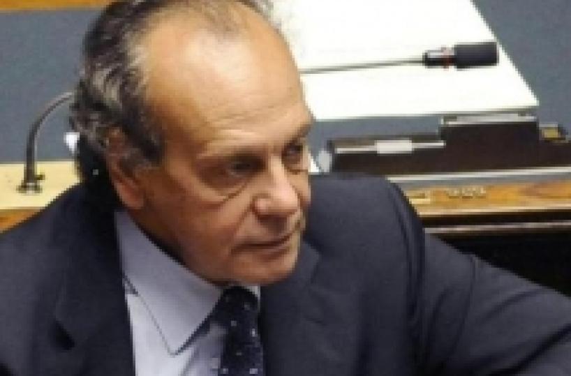 Escort e politica Minacce a ministro Inviò ispettori a Bari