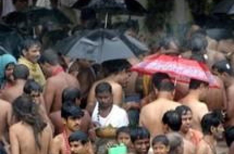 India: ressa sul Gange,almeno 16 morti