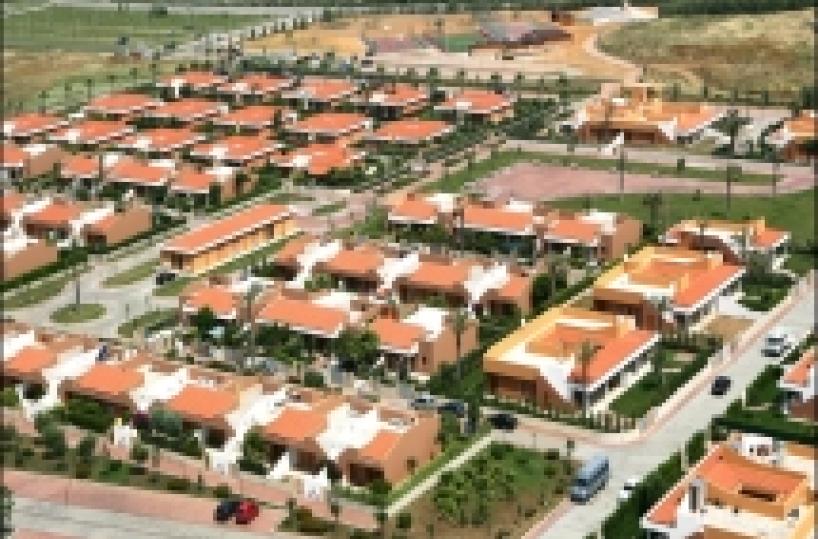 Brindisi, il giudice confisca villaggio turistico abusivo I proprietari: «trattati da ladri»