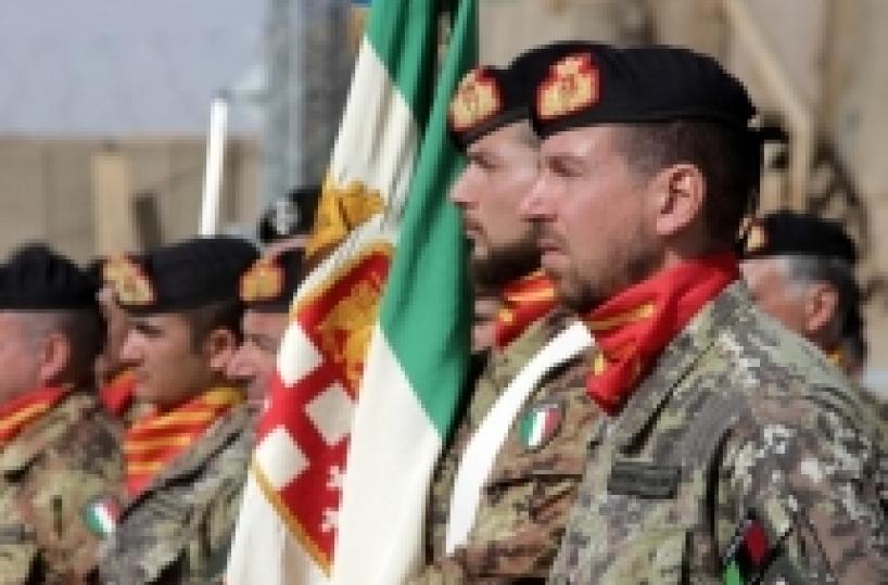 186 giorni in Afghanistan Brindisi, torna il San Marco ma lunedì una festa a metà Nastro giallo sulla "Gazzetta"