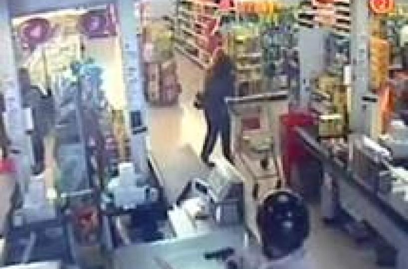 Brindisi, rapinatori filmati e incastrati da Dna, 5 arresti