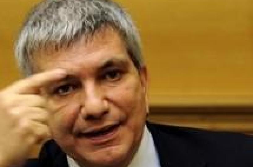 Vendola: dibattito istericosulla «stepchild adoption»
