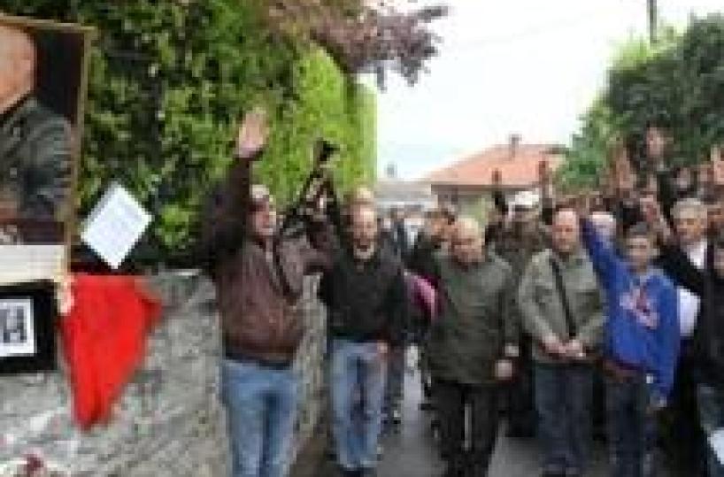 Lapide in luogo fucilazione Mussolini