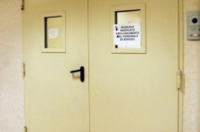 Piantonato il 74enne che ha vegliato madre morta in casa da 1 mese