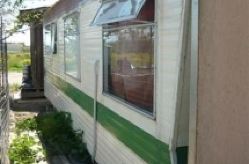 Dilaga la povertà famiglia di Andria vive in una roulotte