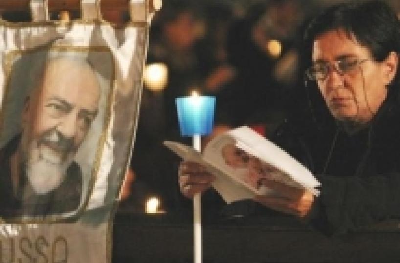 Le stimmate fanno soffrire Padre Pio anche da santo Il frate tra fedeli e detrattori