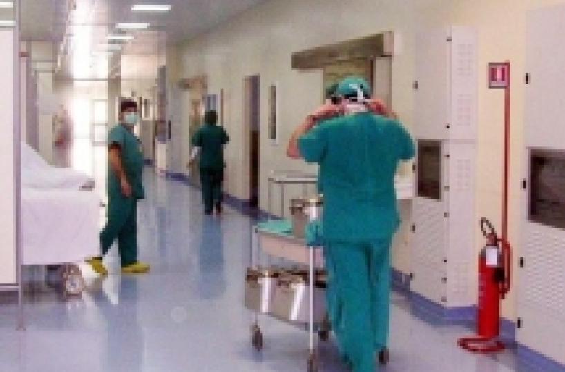 Trani, morte di un 79enne cadde dal letto dospedale e nessuno se ne cur&ograve;