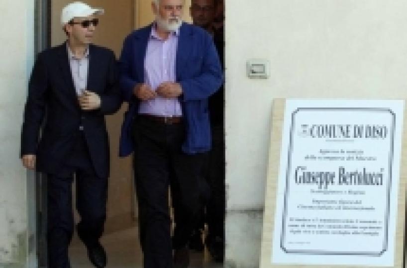 Addio a Giuseppe Bertolucci nella «sua» silenziosa Diso Il dolore di Roberto Benigni