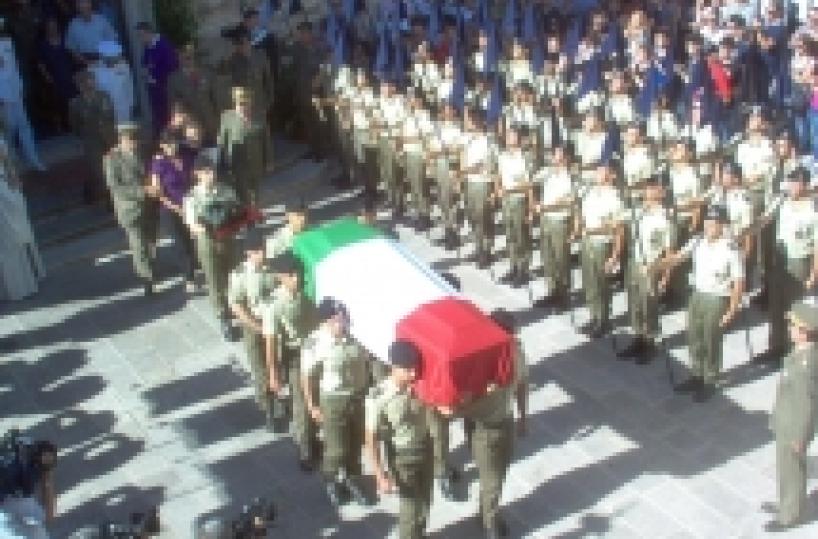 Montemesola, folla  ai funerali del militare morto in Kosovo 