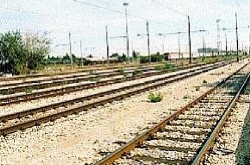 Scompare sul treno studente trovato morto vicino ai binari: è giallo