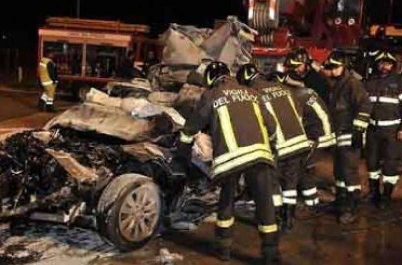 Basilicata, 4 i morti  in due incidenti stradali Una famiglia sterminata Viggianello sotto shock Proclamati 2 giorni di lutto
