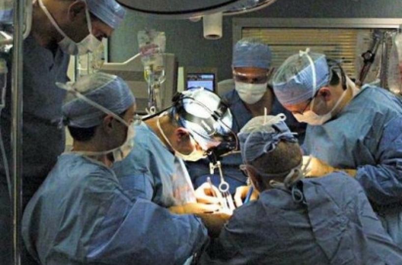 Chiede aiuto al suo ex primario: ginecologo sospeso a Manduria La Asl: violati i protocolli