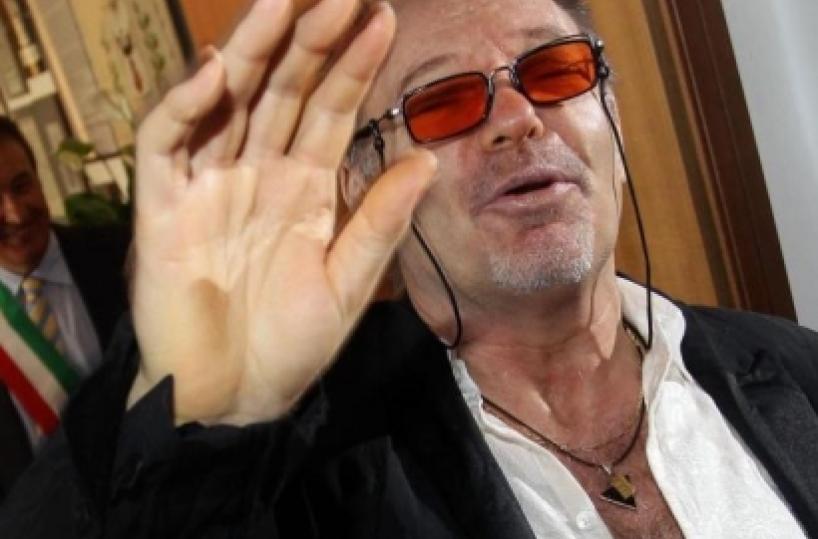 Gloria e onore al «Blasco»  Gran Pascià del Mare Jonio «Ho scelto la Puglia per tornare a cantare»