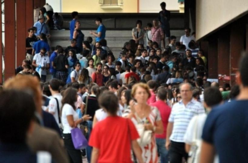 Bari, test blindati  per accesso a Medicina «Domande possibili» «Meglio una selezione dal secondo anno»