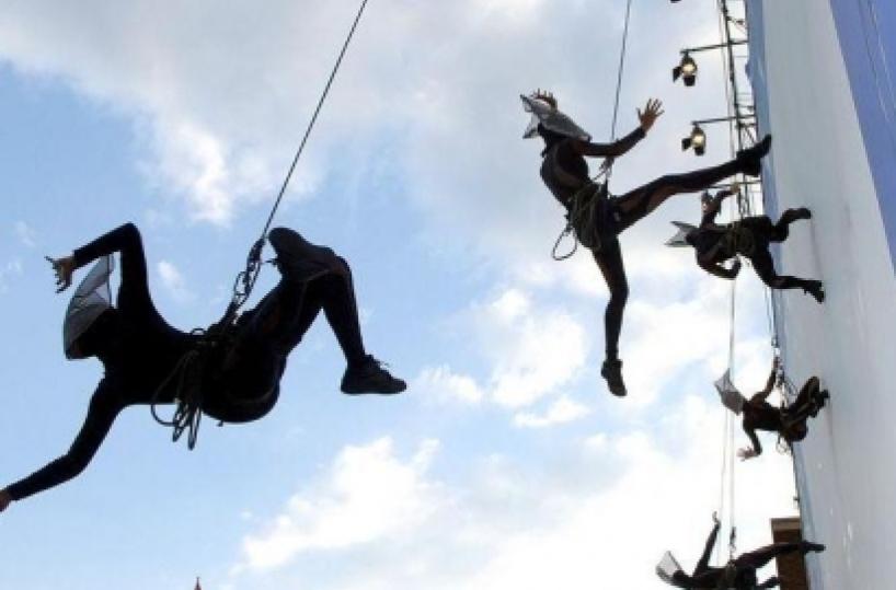 Il ponte Musmeci tra danza, acrobazie musica e stupore