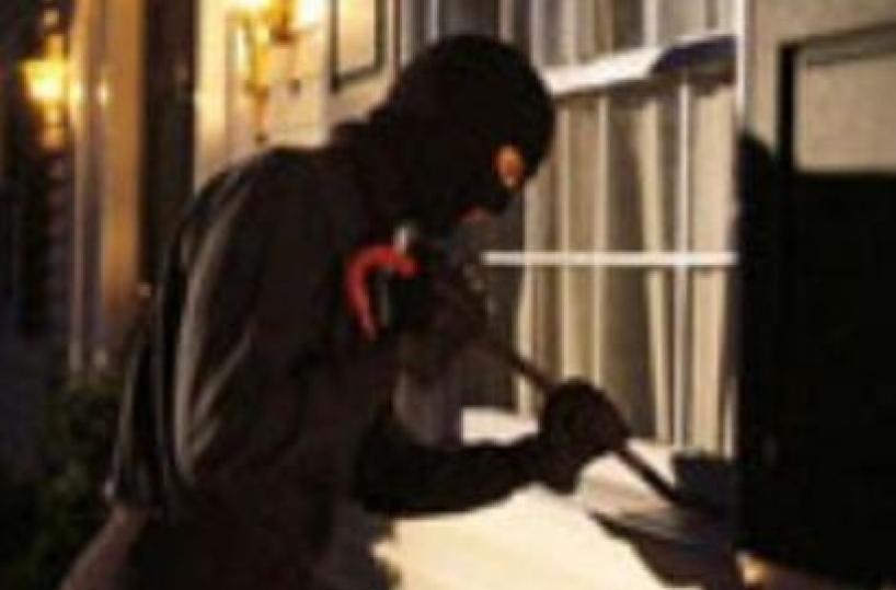 Monopoli, 6 colpi in una notte della banda dello spray: ripuliscono le case spruzzando sonnifero