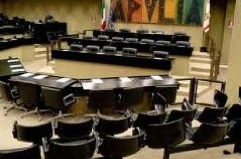 &laquo;Regione Puglia&raquo; Passa all'unanimit&agrave;&nbsp; riduzione consiglieri Decaro: ecco la risposta Vendola alle primarie Pd