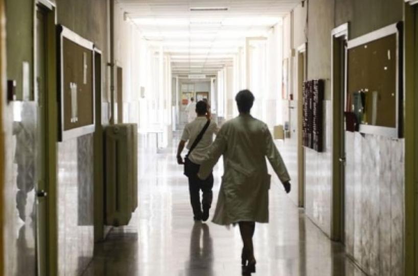 Covid, ospedali in tilt. L'odissea di un’anziana: niente ricovero