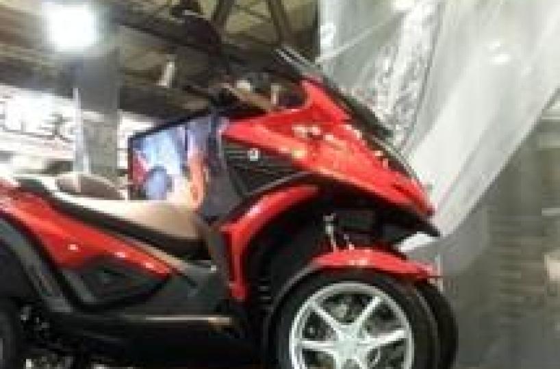 Moto: all'Eicma il primo scooter 4 ruote