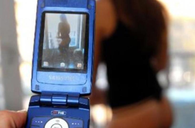 Bari, ricatti a una 14enne per ottenere foto e video porno: a processo