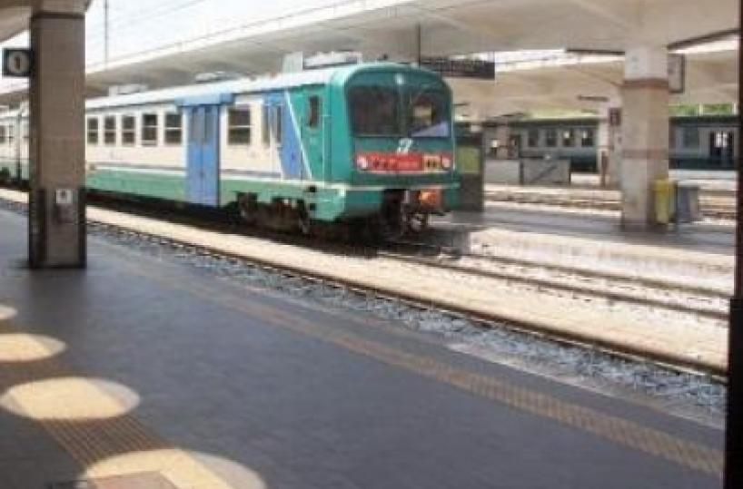 Rapinano un giovanealla stazione: 2 arresti