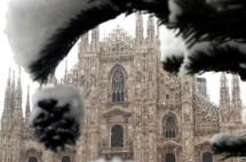 Milano si sveglia ancora sotto neve