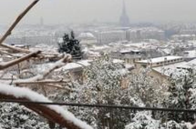 Camera d'aria su neve, morta ragazzina