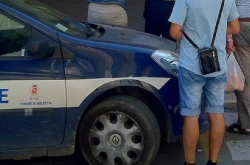 Raid a Molfetta devastata sede di Sel