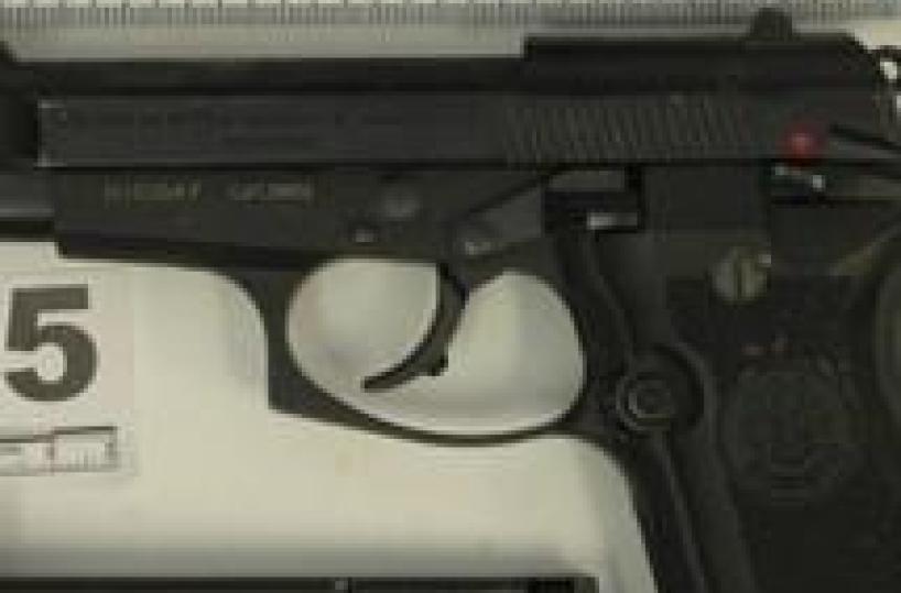 Spara a direttore banca dove ha un fido